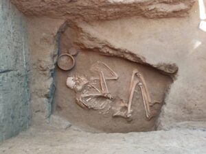 حق کشف اشیاء عیتقه زیرخاکی