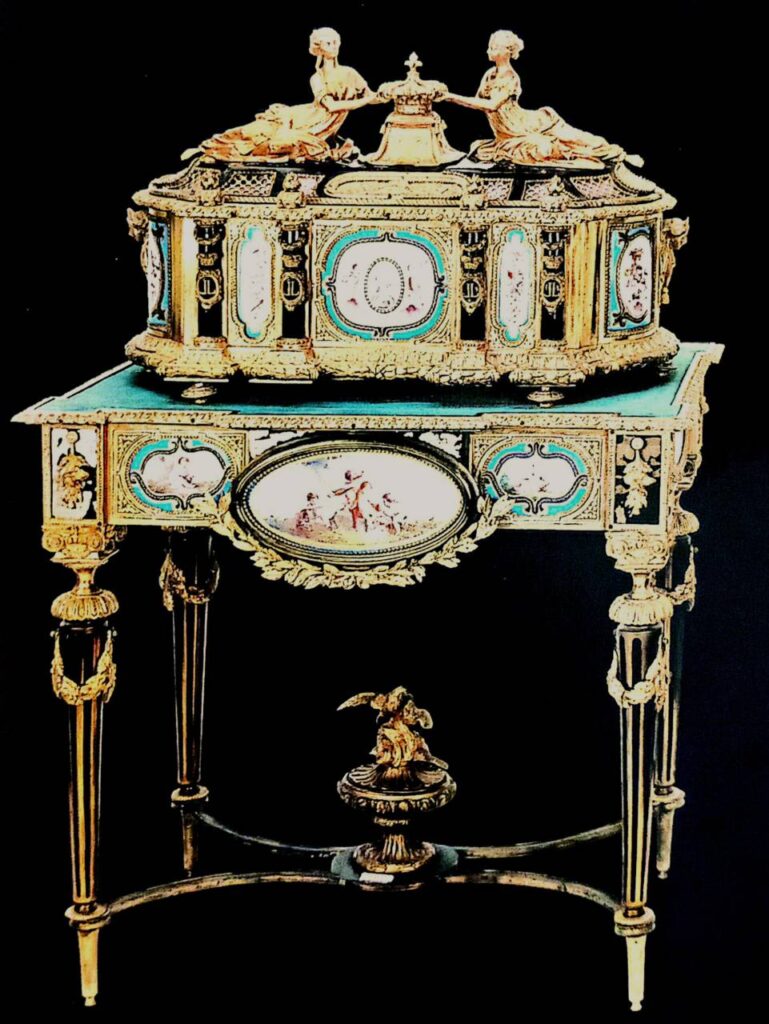 میز آنتیک اروپایی